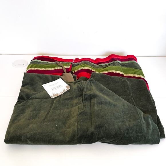 Dillards Trimsetter Velvet Christmas Tree Skirt 60" Round Forest Green Red Tie - Picture 1 of 8